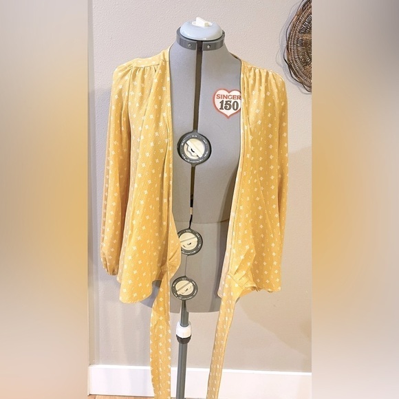 NWOT Hinge Golden Yellow Wrap Top Size Small Jacquard Long Sleeve Blouse - Picture 9 of 10
